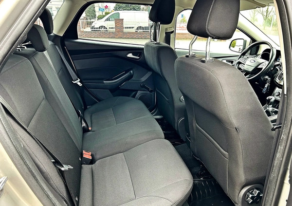 Ford Focus cena 35900 przebieg: 188000, rok produkcji 2016 z Swarzędz małe 667